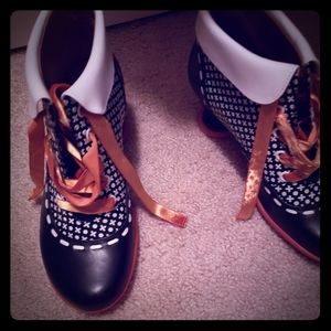 Investigator. Fluvog.